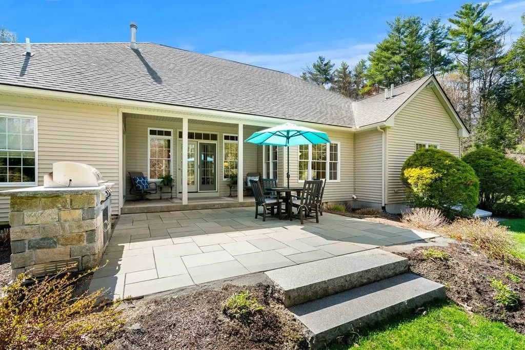12 Amber Lane Bedford NH 03110