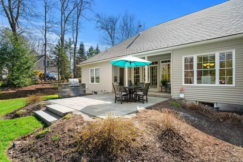12 Amber Lane Bedford NH 03110