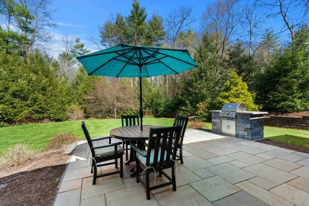 12 Amber Lane Bedford NH 03110