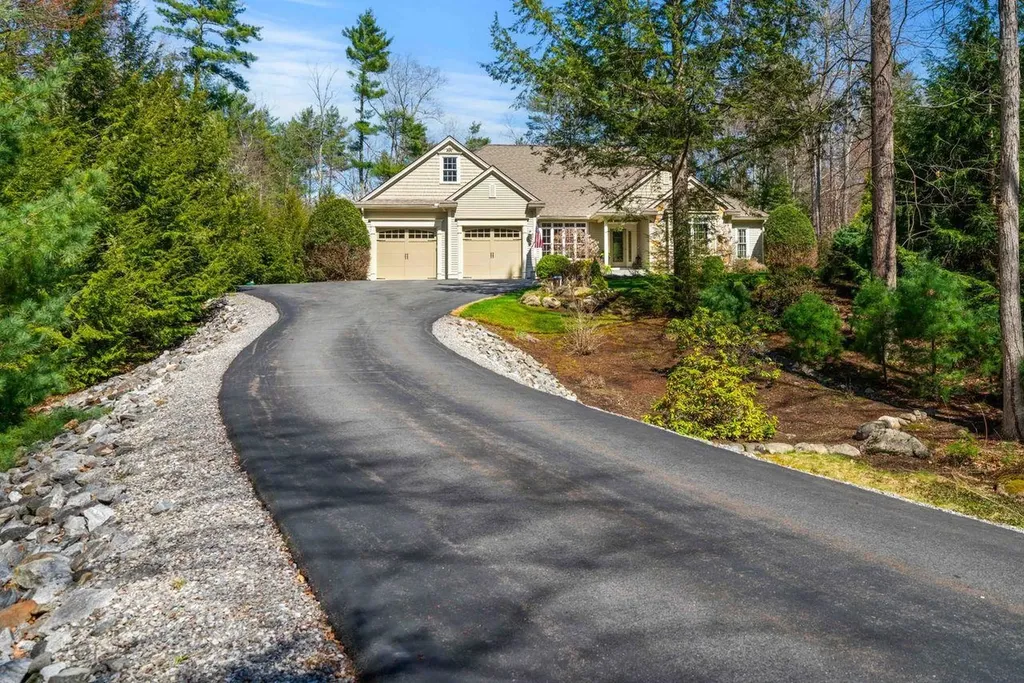 12 Amber Lane Bedford NH 03110