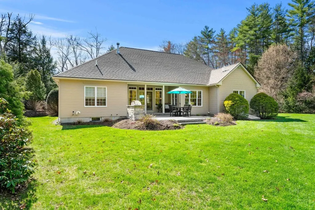 12 Amber Lane Bedford NH 03110
