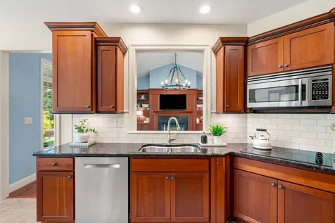 12 Amber Lane Bedford NH 03110