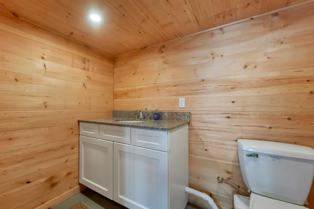 44 Eaglemere Road Tuftonboro NH 03853