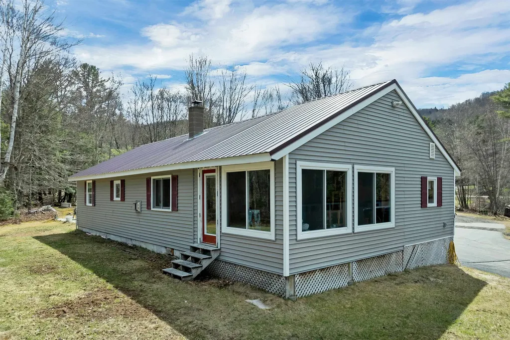 547 Texas Hill Road Plymouth NH 03264