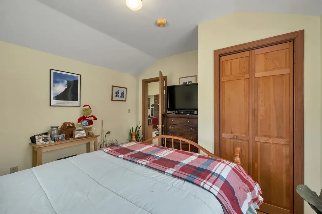 547 Texas Hill Road Plymouth NH 03264