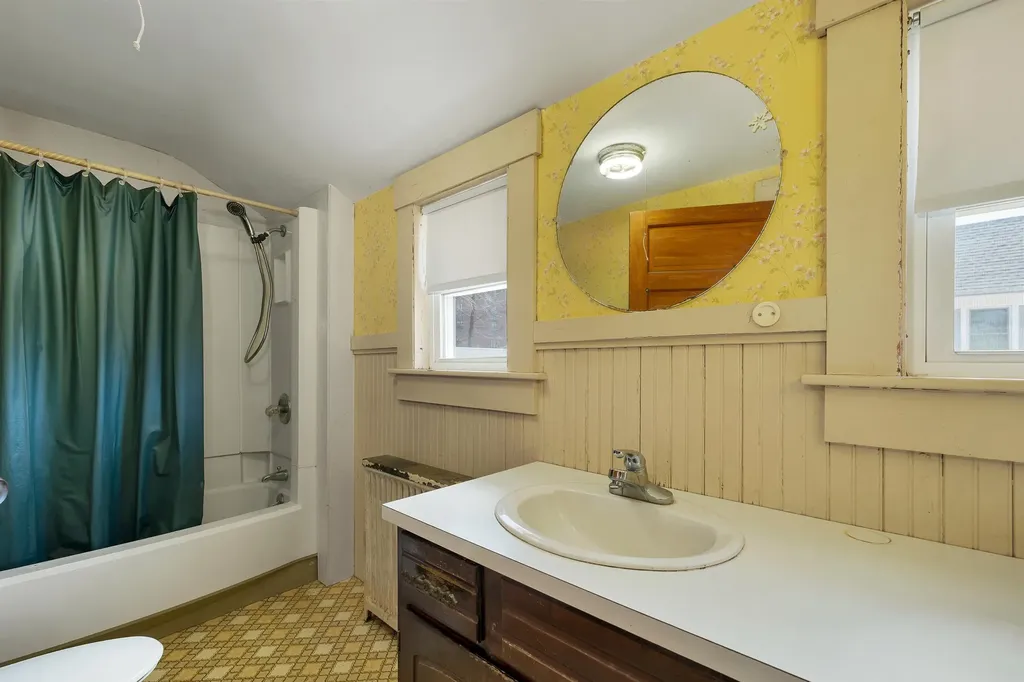 7 Bayley Avenue Plymouth NH 03264