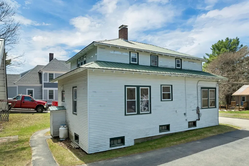 7 Bayley Avenue Plymouth NH 03264