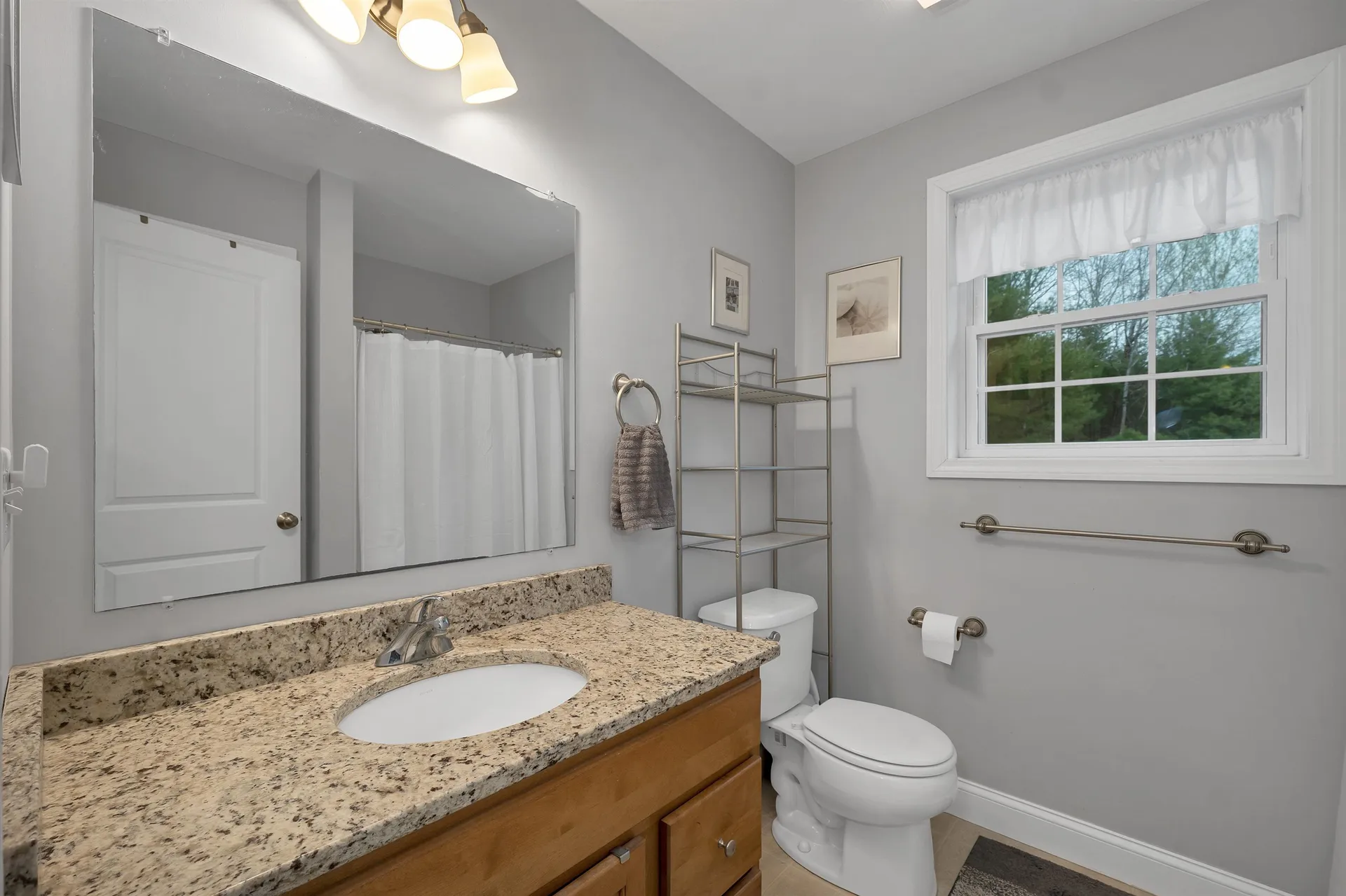 5 Berlang Road Londonderry NH 03053