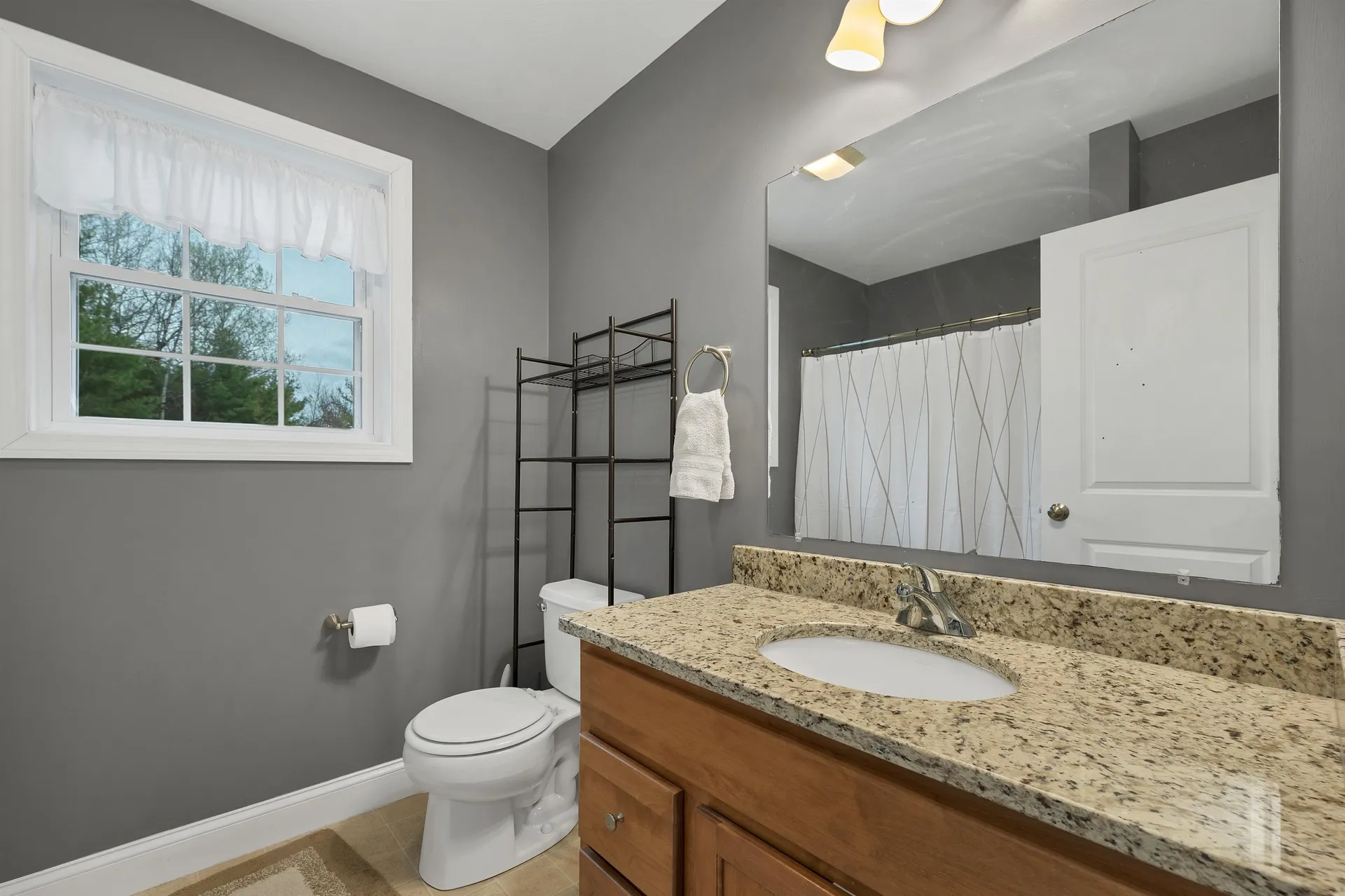 5 Berlang Road Londonderry NH 03053