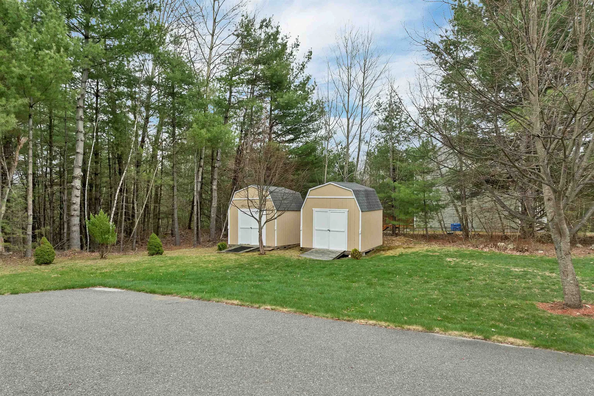 5 Berlang Road Londonderry NH 03053