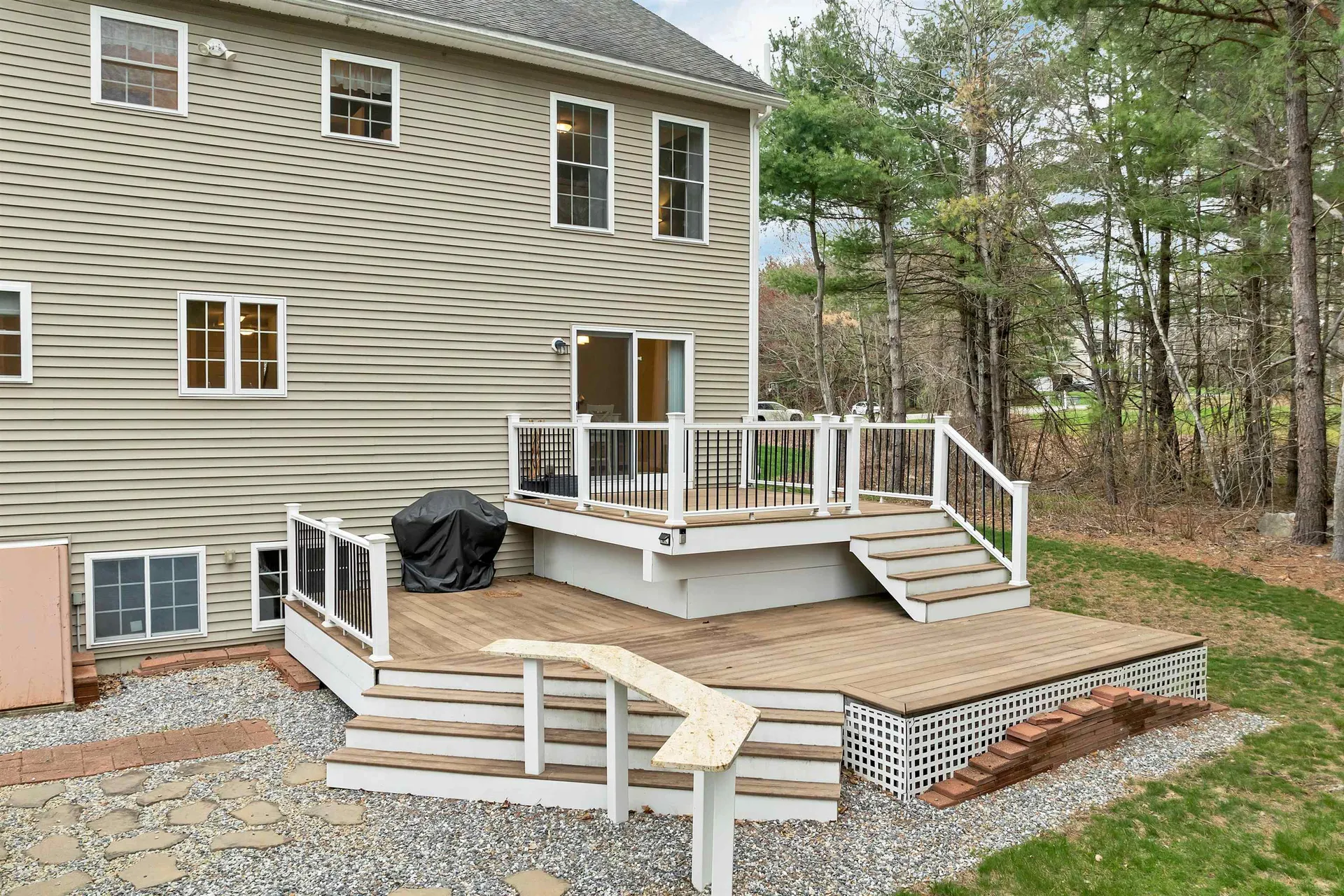5 Berlang Road Londonderry NH 03053