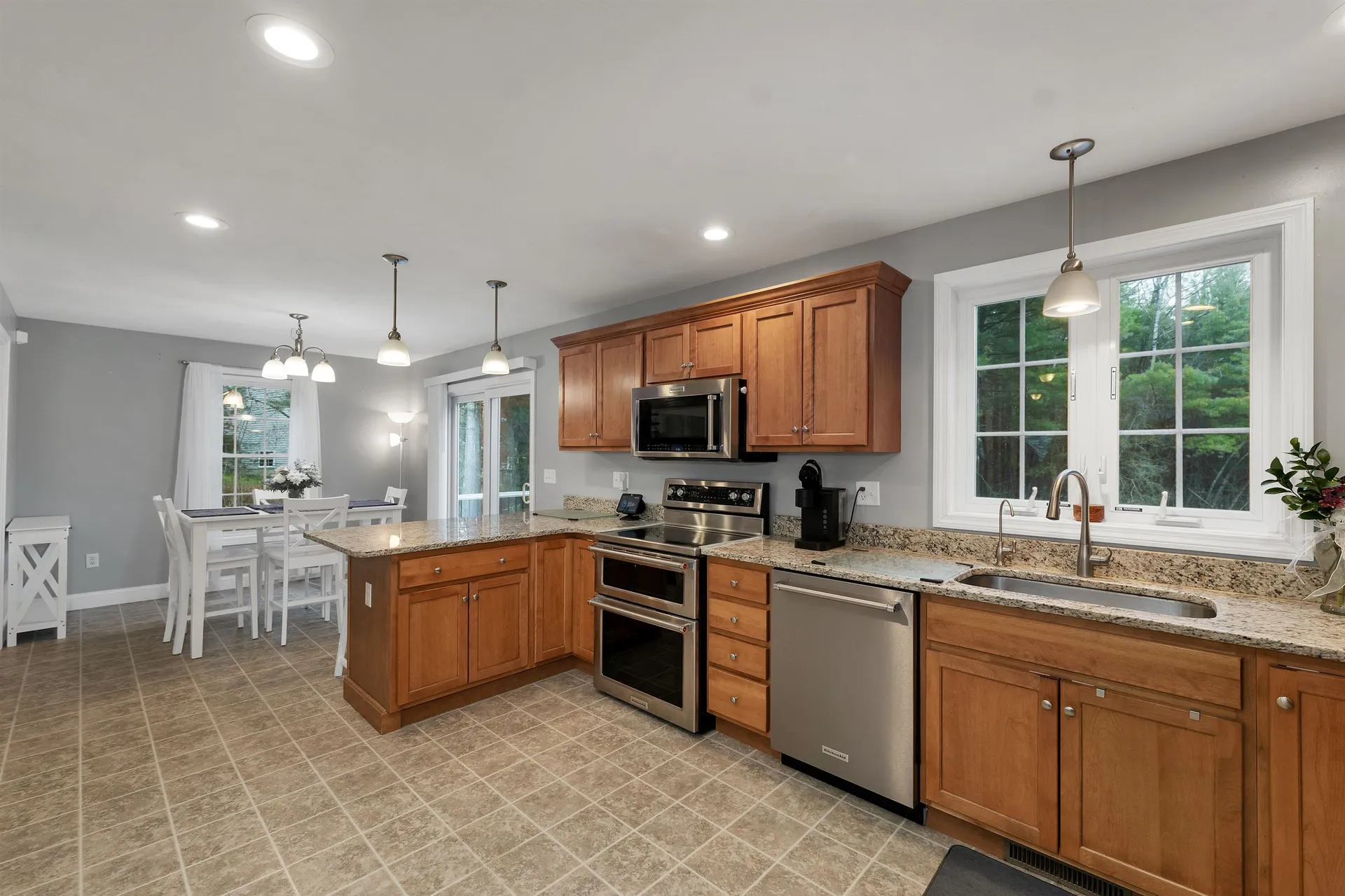 5 Berlang Road Londonderry NH 03053