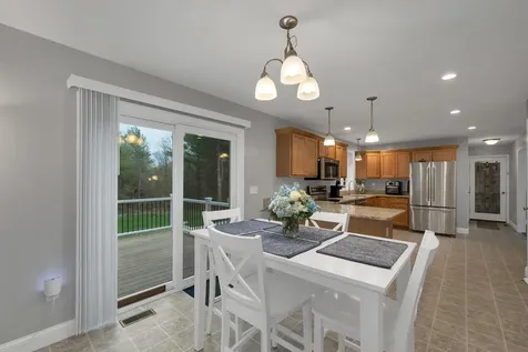 5 Berlang Road Londonderry NH 03053