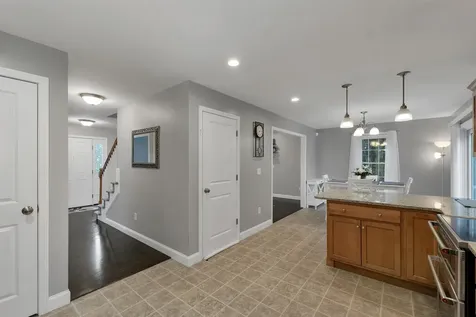 5 Berlang Road Londonderry NH 03053