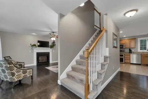 5 Berlang Road Londonderry NH 03053