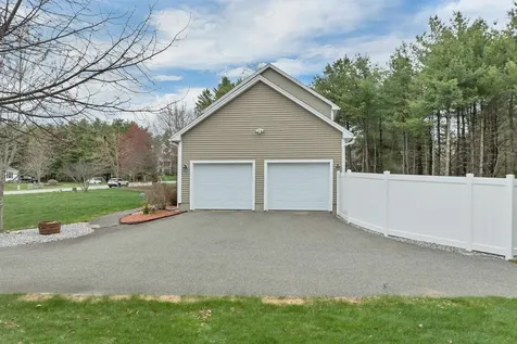5 Berlang Road Londonderry NH 03053