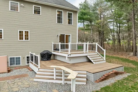 5 Berlang Road Londonderry NH 03053
