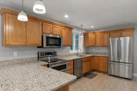 5 Berlang Road Londonderry NH 03053