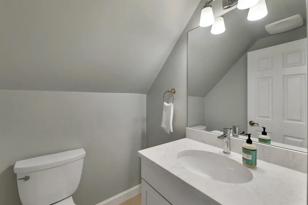 8 Leland Road Effingham NH 03882