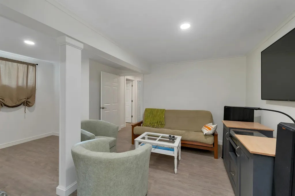 8 Leland Road Effingham NH 03882