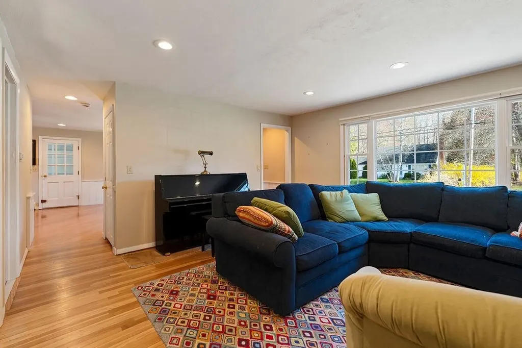2 Shirley Lane Stratham NH 03885