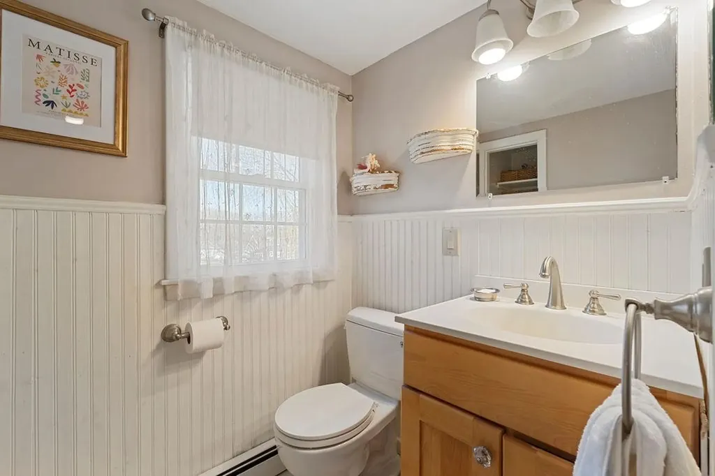2 Shirley Lane Stratham NH 03885