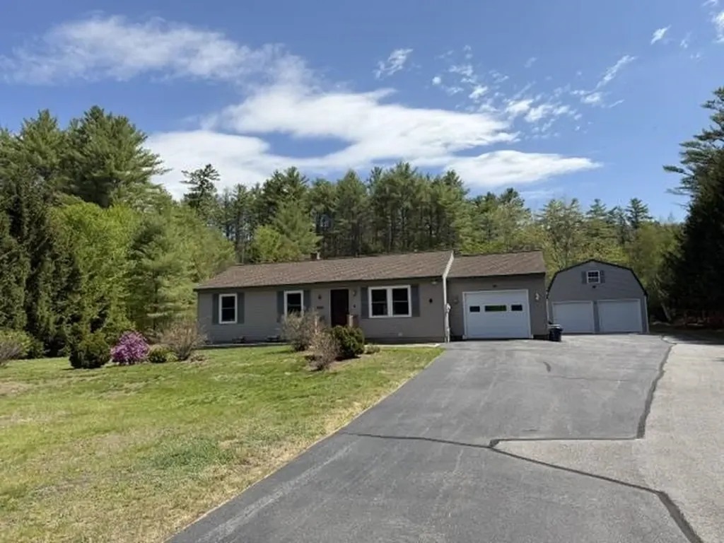 9 Fairway Drive New Hampton NH 03256