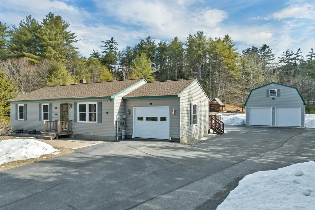 9 Fairway Drive New Hampton NH 03256
