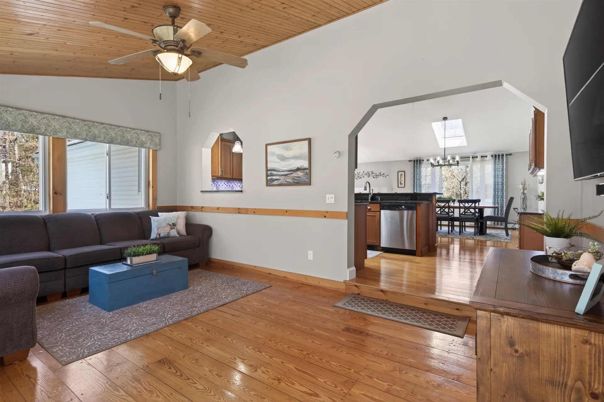 5 Maureen Lane Hudson NH 03051