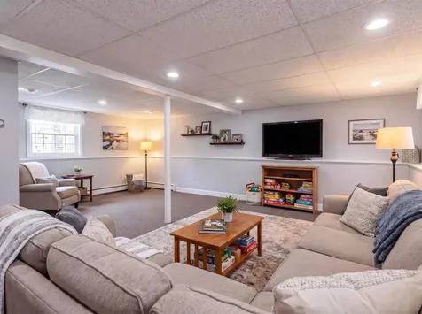 5 Maureen Lane Hudson NH 03051