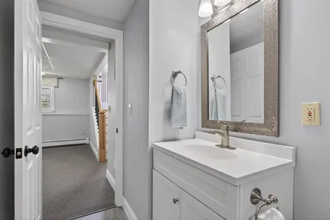 5 Maureen Lane Hudson NH 03051