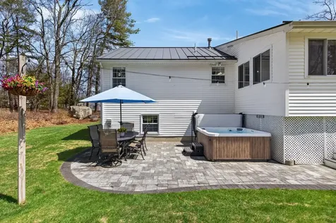 5 Maureen Lane Hudson NH 03051