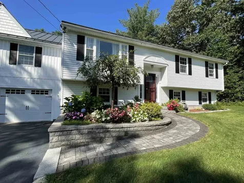 5 Maureen Lane Hudson NH 03051