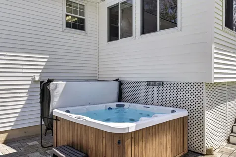 5 Maureen Lane Hudson NH 03051