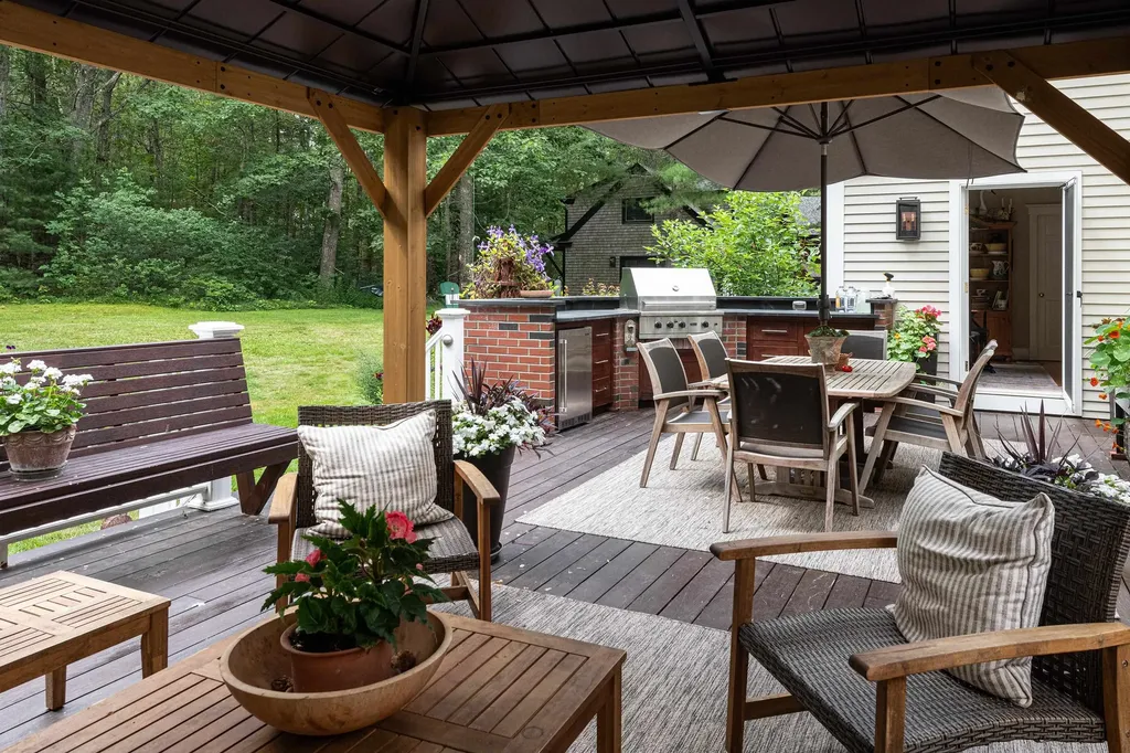 8 Old Seabury Road York ME 03909