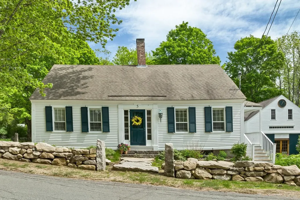 5 Trask Mountain Road Wolfeboro NH 03894