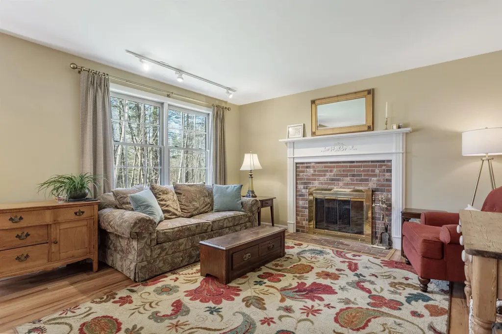 38 Mcintosh Way Greenland NH 03840