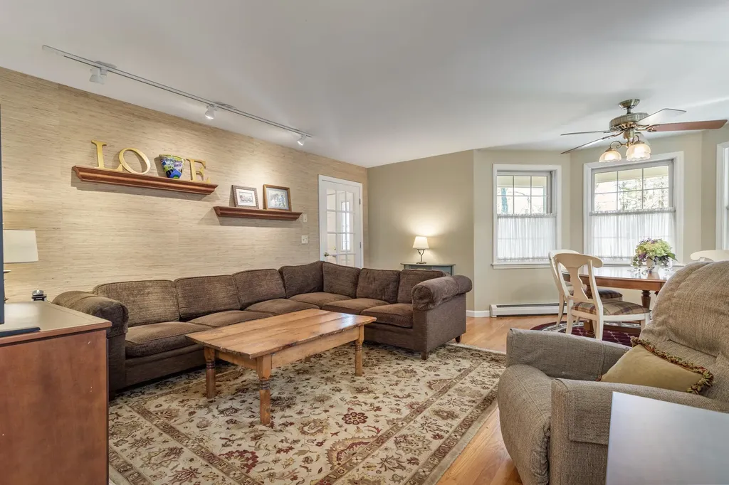 38 Mcintosh Way Greenland NH 03840