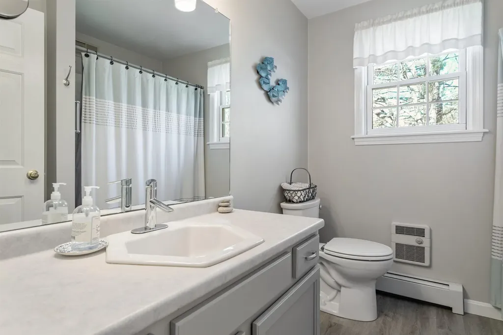 38 Mcintosh Way Greenland NH 03840
