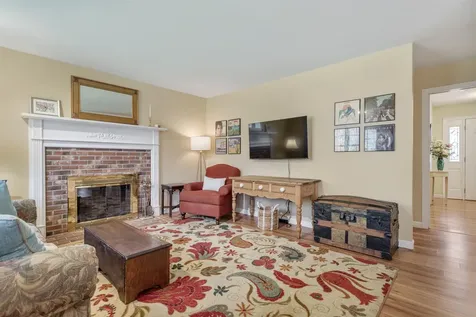 38 Mcintosh Way Greenland NH 03840