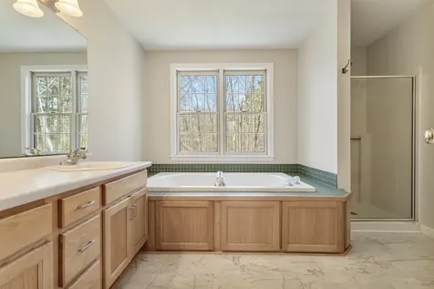 38 Mcintosh Way Greenland NH 03840