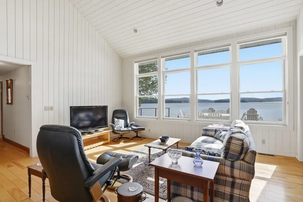 40 South Kenney Shore Wolfeboro NH 03894
