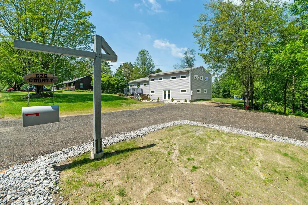 626 County Road New London NH 03257