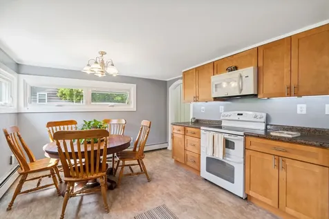 626 County Road New London NH 03257
