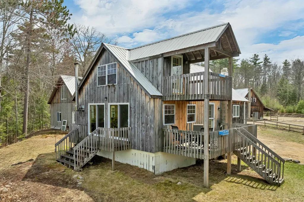 17 Croto Lane Albany NH 03818