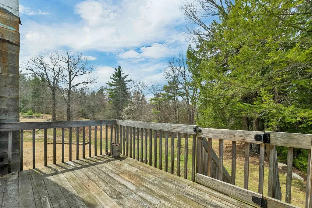 17 Croto Lane Albany NH 03818