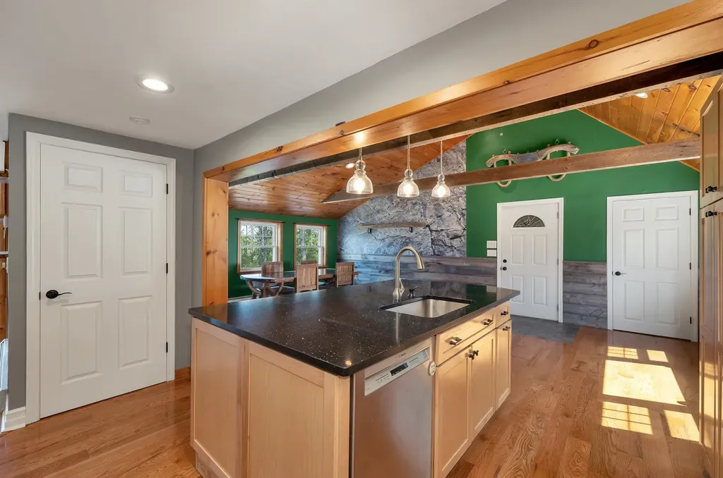 17 Croto Lane Albany NH 03818