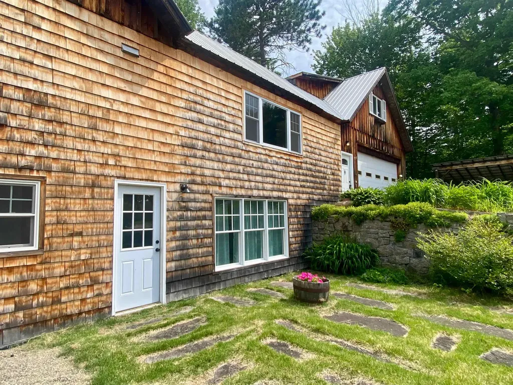 17 Croto Lane Albany NH 03818