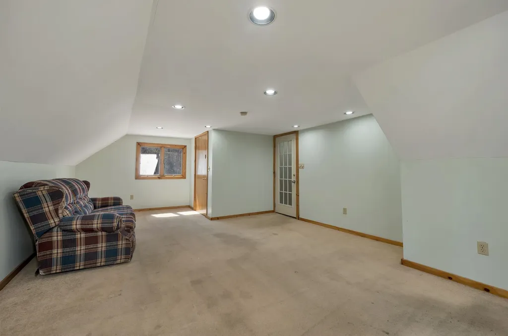 17 Croto Lane Albany NH 03818
