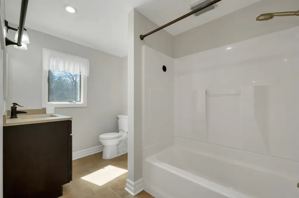 17 Croto Lane Albany NH 03818